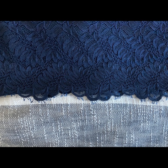 Navy lace pencil skirt- Banana Republic - Picture 5 of 5